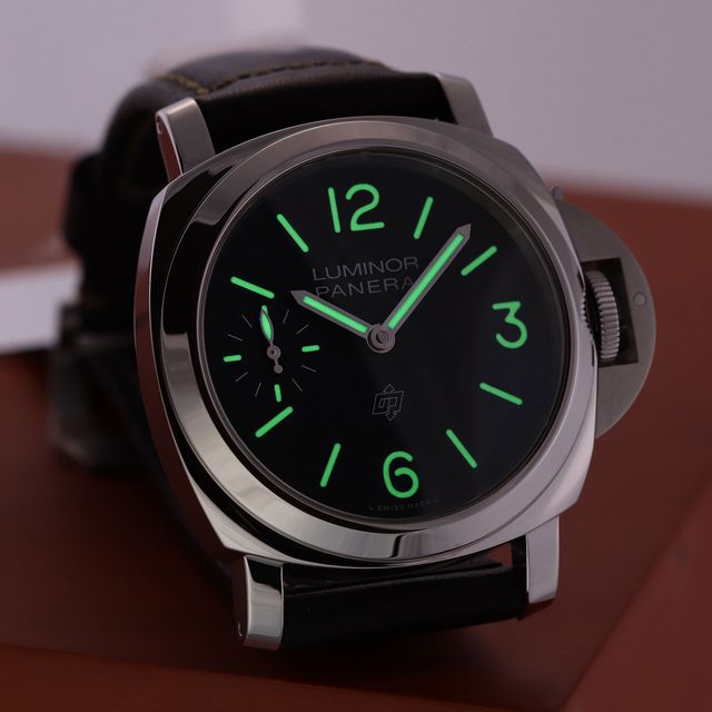 Panerai Luminor Logo PAM01084 Image 6